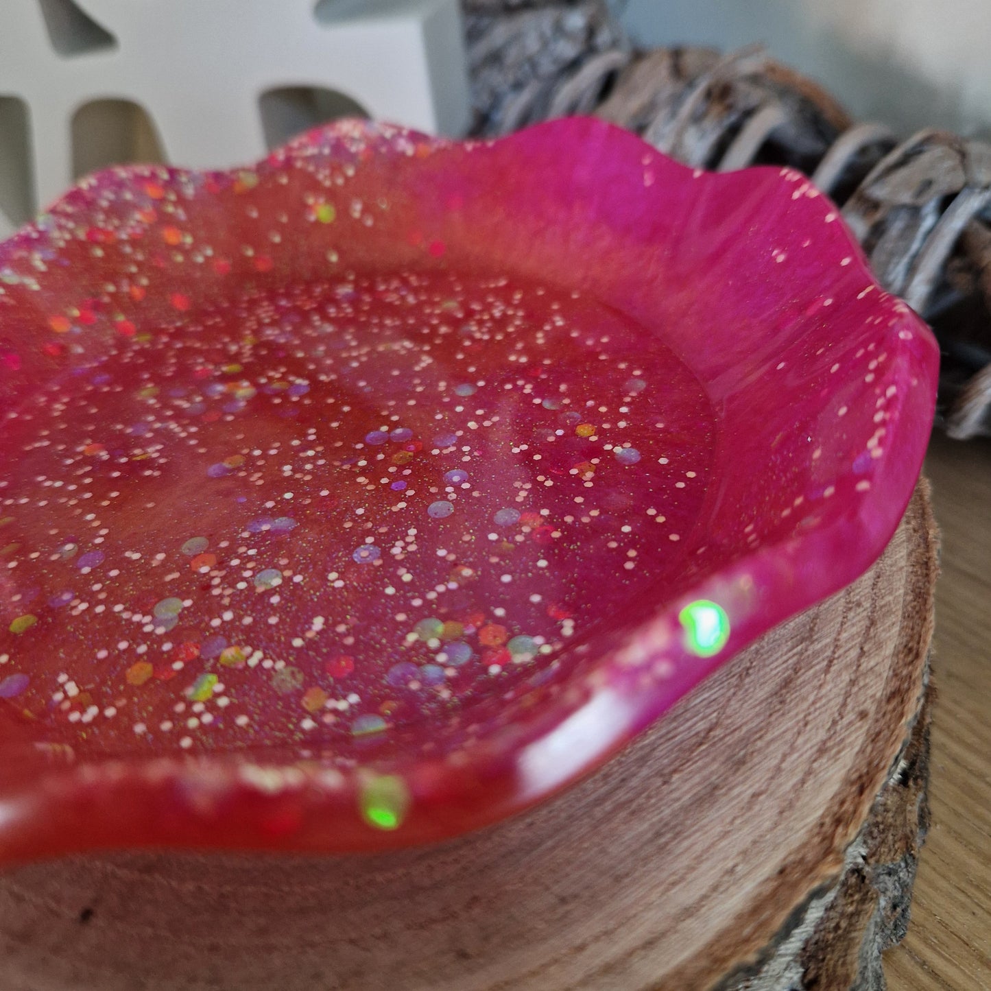 Hot pink wavy resin dish