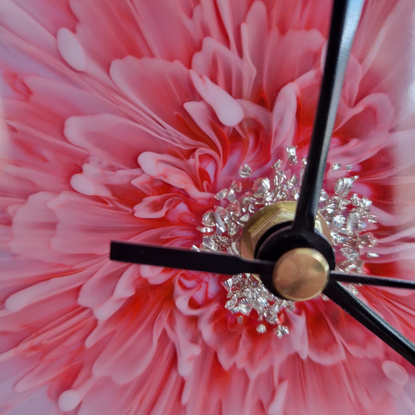 Lilac and pink resin bloom clock