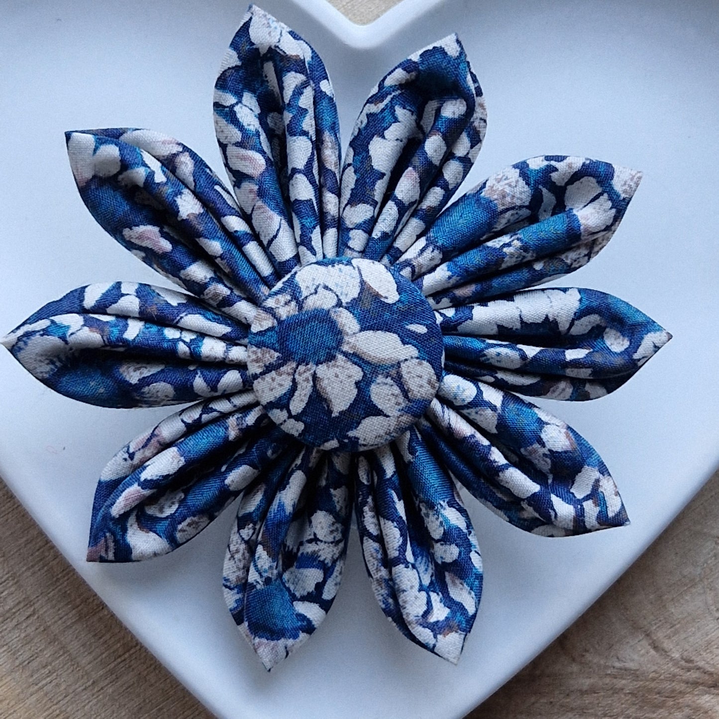 Daisy - Vintage Liberty fabric kanzashi-style flower brooch - blue floral print