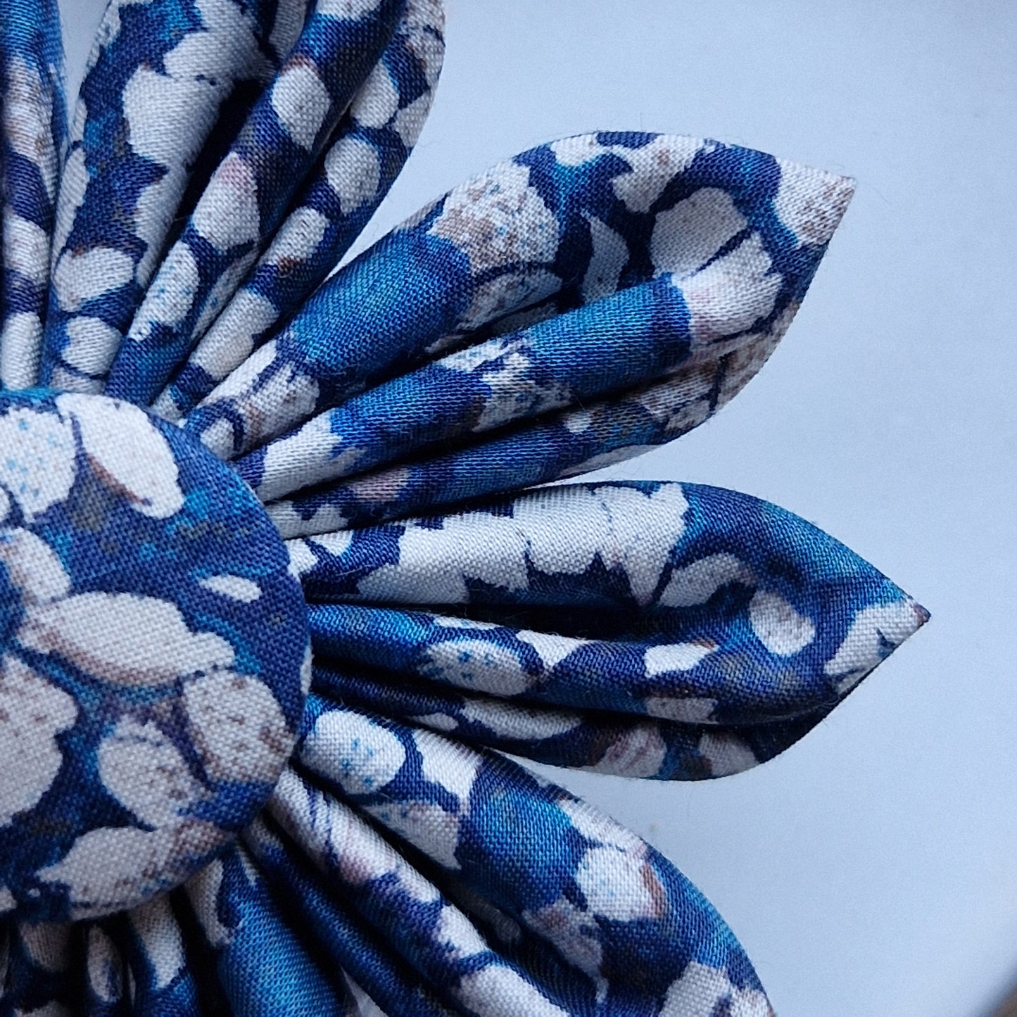 Daisy - Vintage Liberty fabric kanzashi-style flower brooch - blue floral print