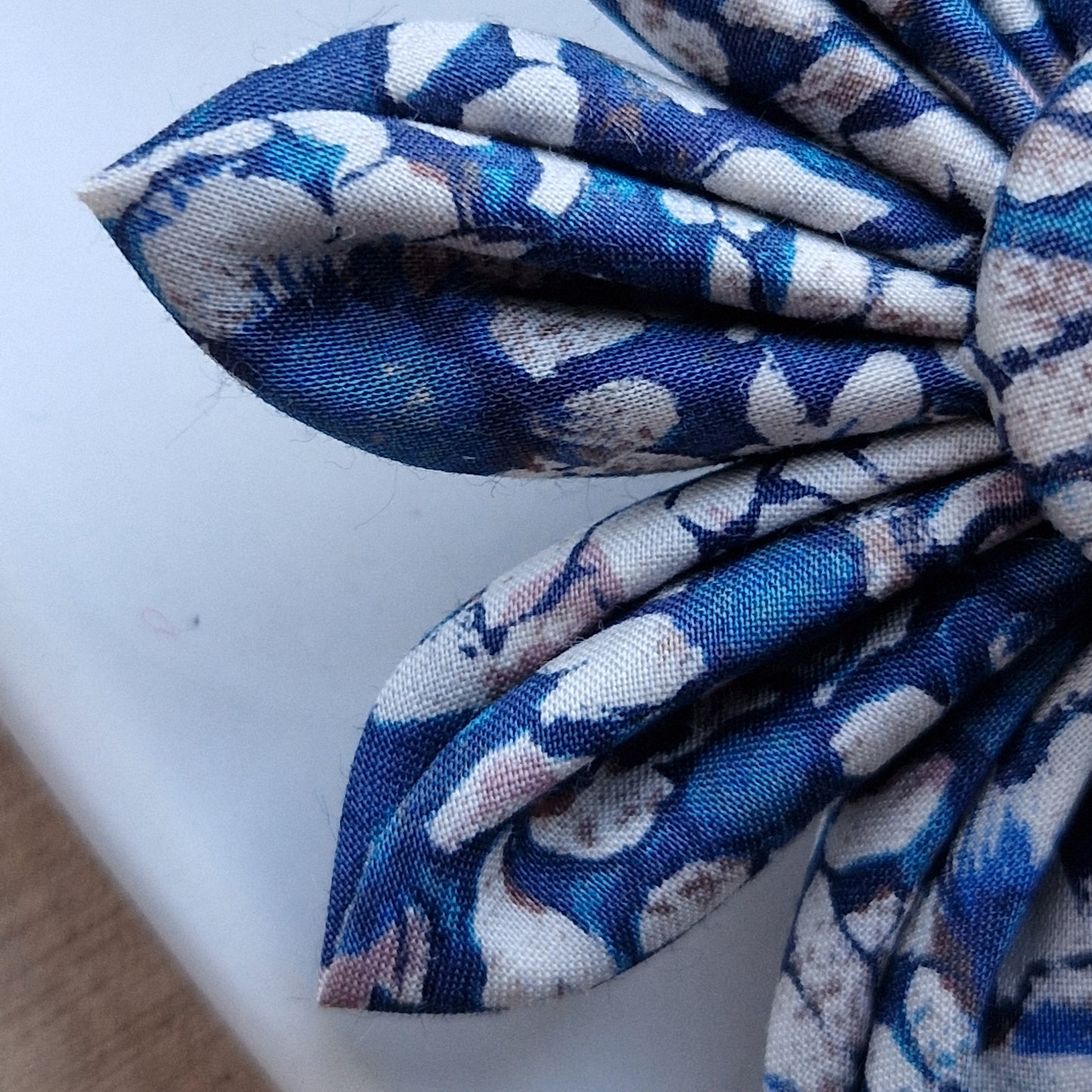 Daisy - Vintage Liberty fabric kanzashi-style flower brooch - blue floral print