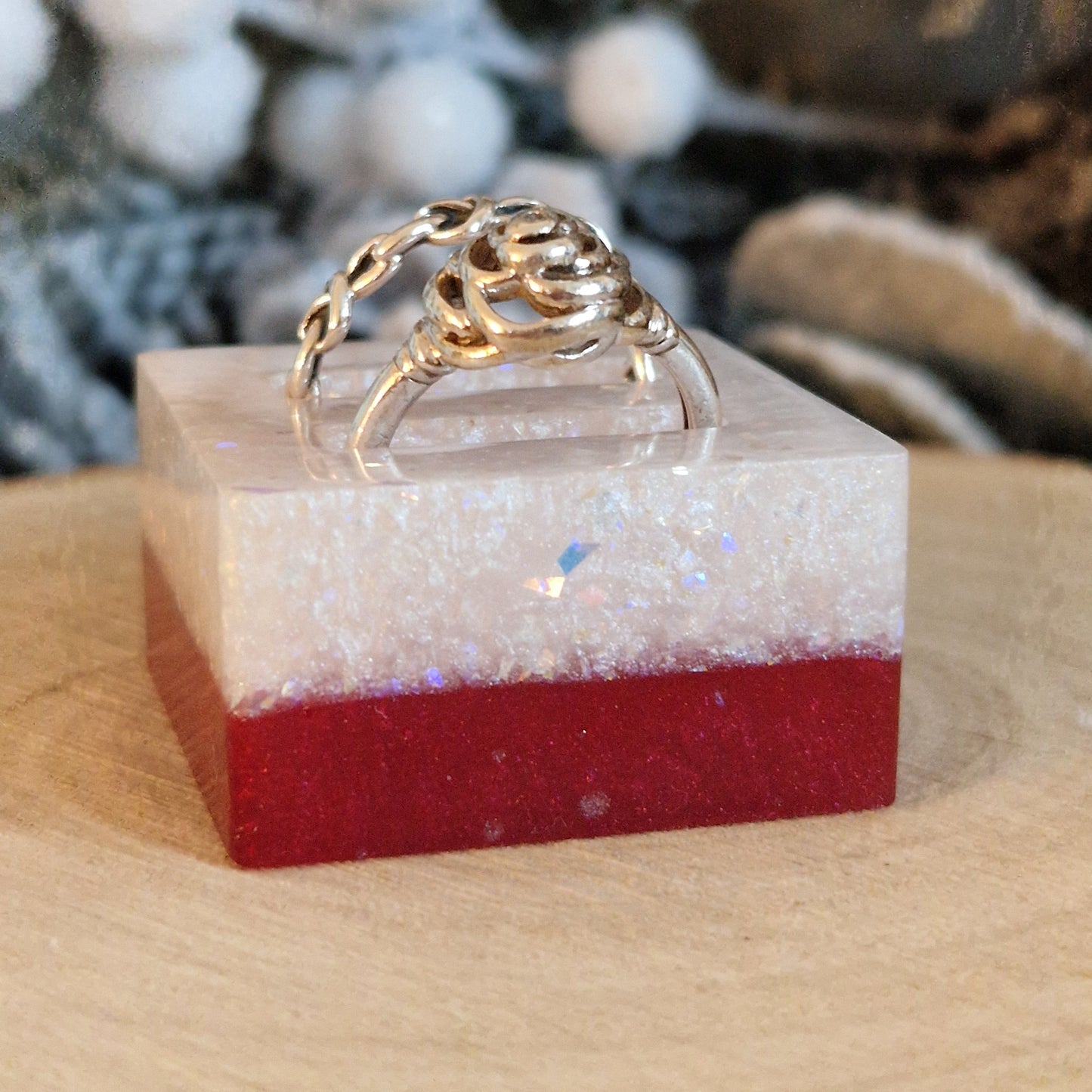 Resin Ring Holder - Snowdrop and Ruby Sparkle