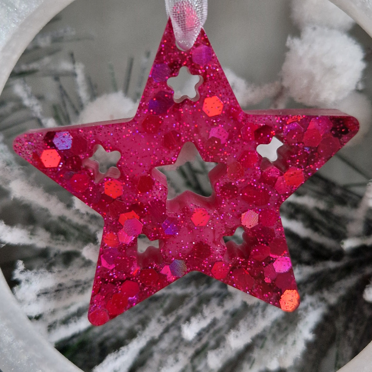 Resin Christmas Bauble Decoration - Fuchsia Star