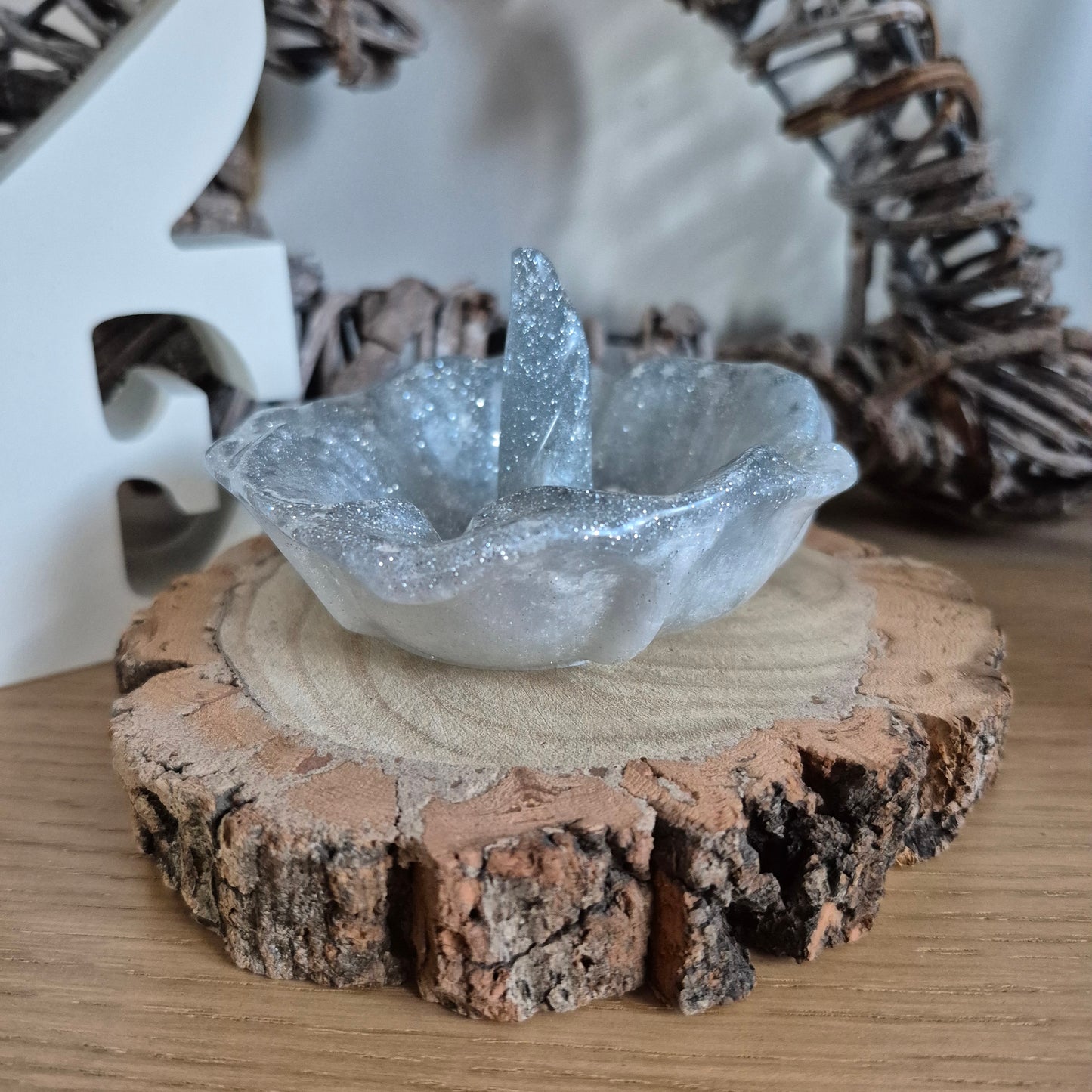 Resin Rose Ring Holder - Wedding Cake