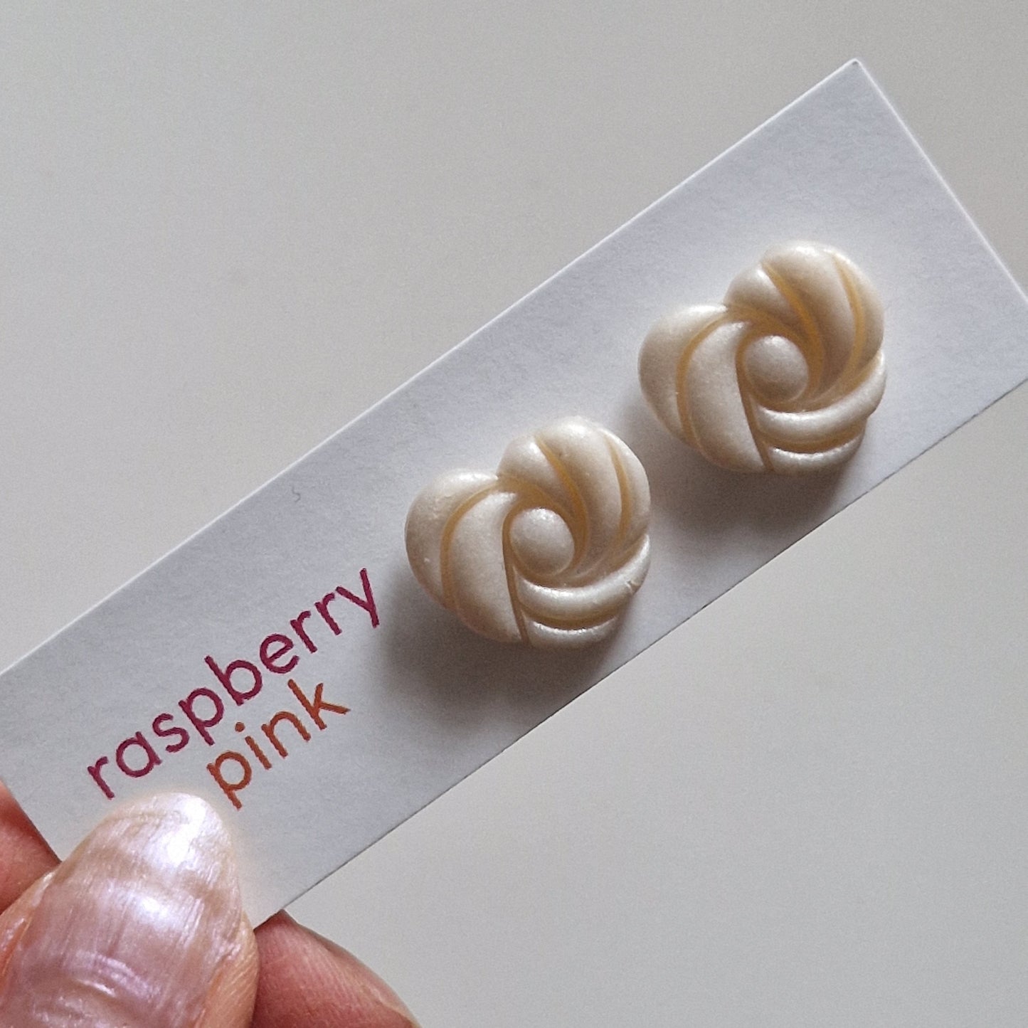 Clay Swirl Heart Stud Earrings - Ivory Shimmer