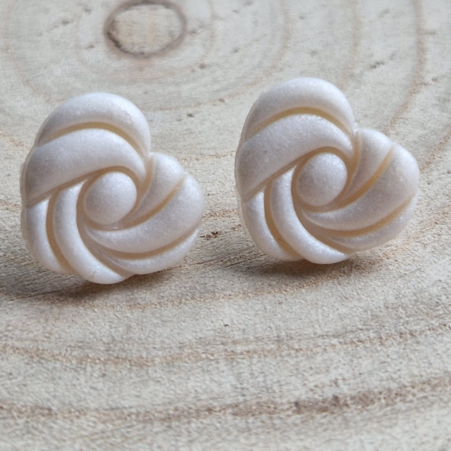 Clay Swirl Heart Stud Earrings - Ivory Shimmer