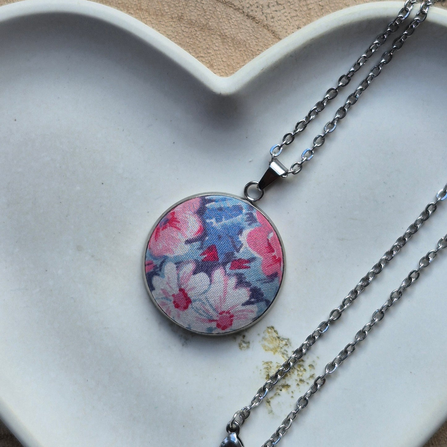 Vintage Liberty 25mm Pendant - Pink Daisy
