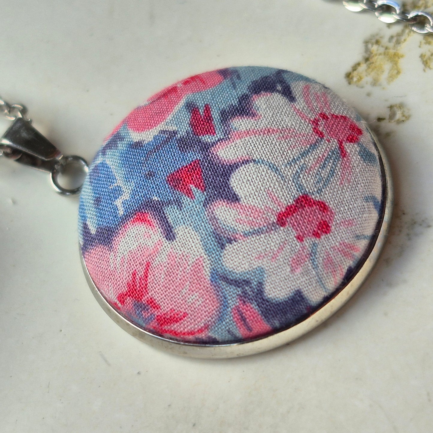 Vintage Liberty 25mm Pendant - Pink Daisy