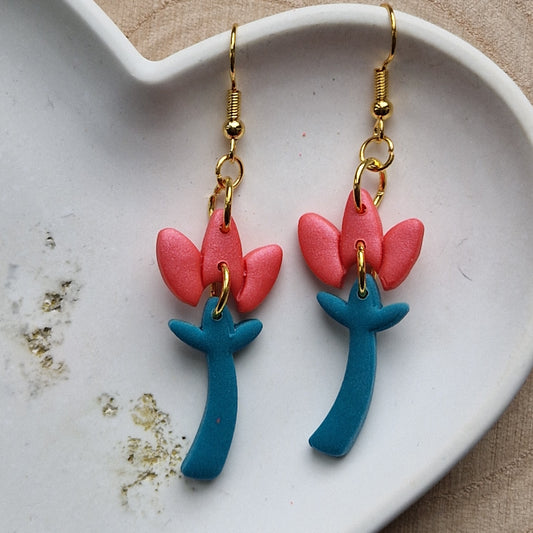 Clay Floral Dangly Earrings - Pearlescent Coral