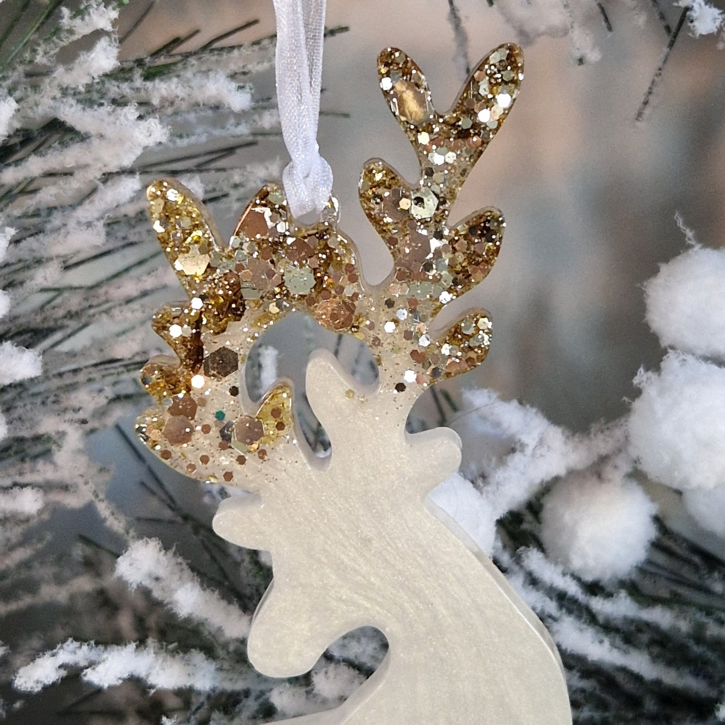 Resin Reindeer Decoration - Mistletoe in Cream and Gold