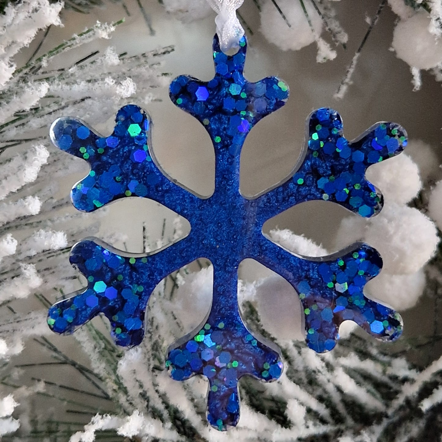 Resin Snowflake Decoration - Sapphire Sparkle