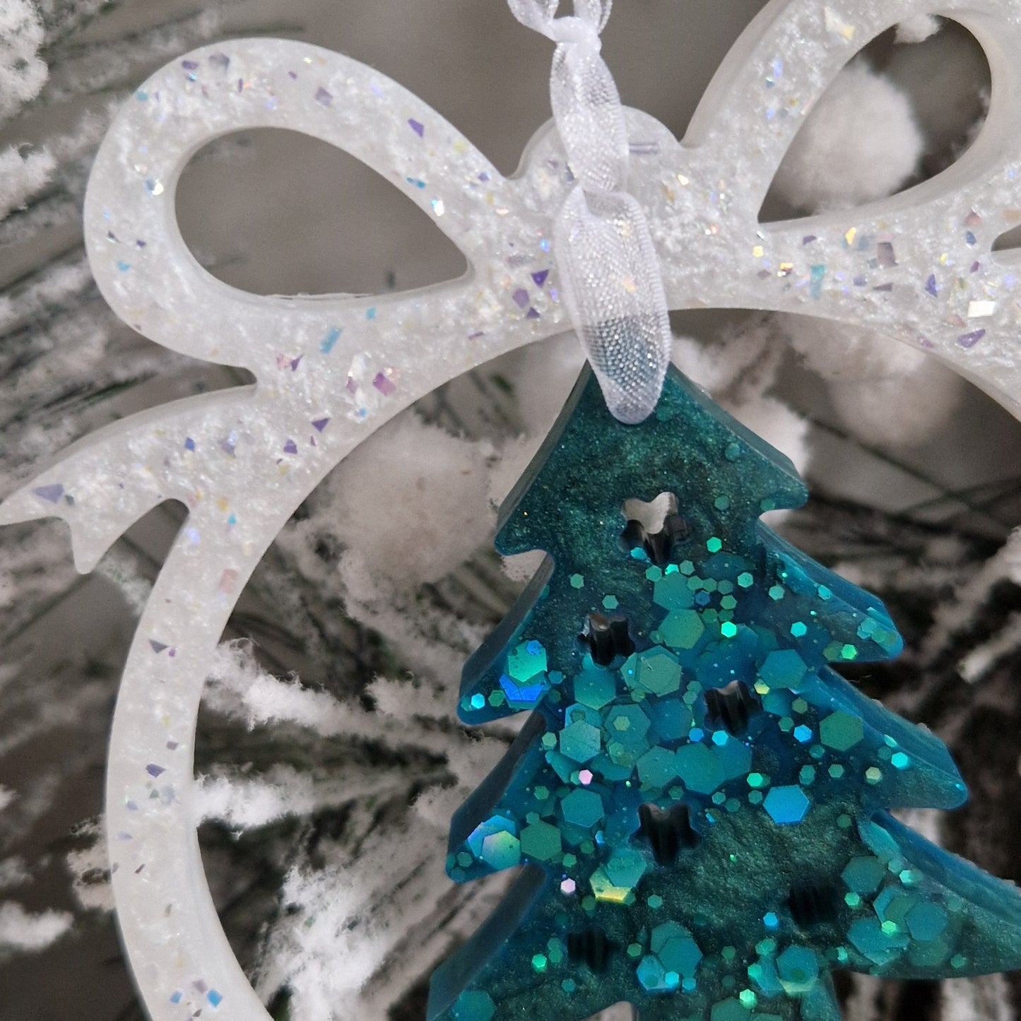 Resin Christmas Bauble Decoration - Teal Tree