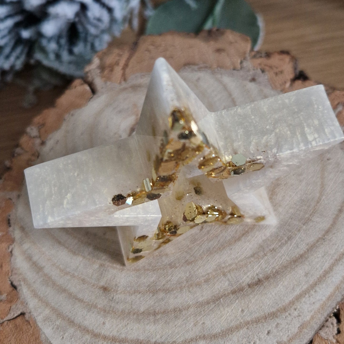 Resin Free-Standing Small Star Decoration - Pale Gold Sparkle