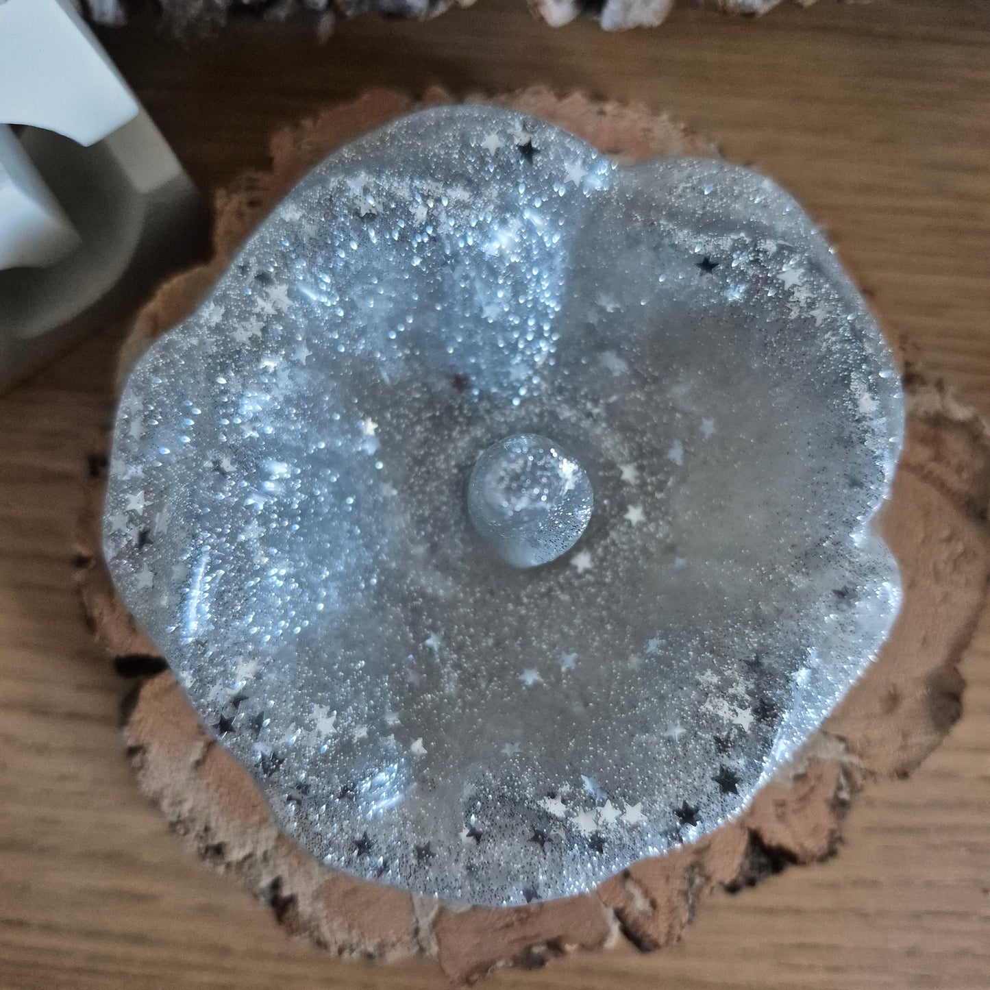 Resin Rose Ring Holder - Wedding Cake