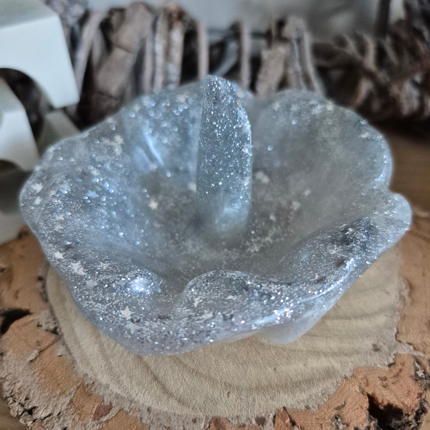 Resin Rose Ring Holder - Wedding Cake