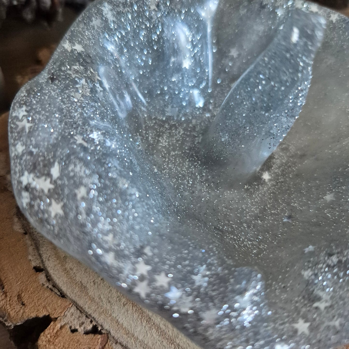 Resin Rose Ring Holder - Wedding Cake