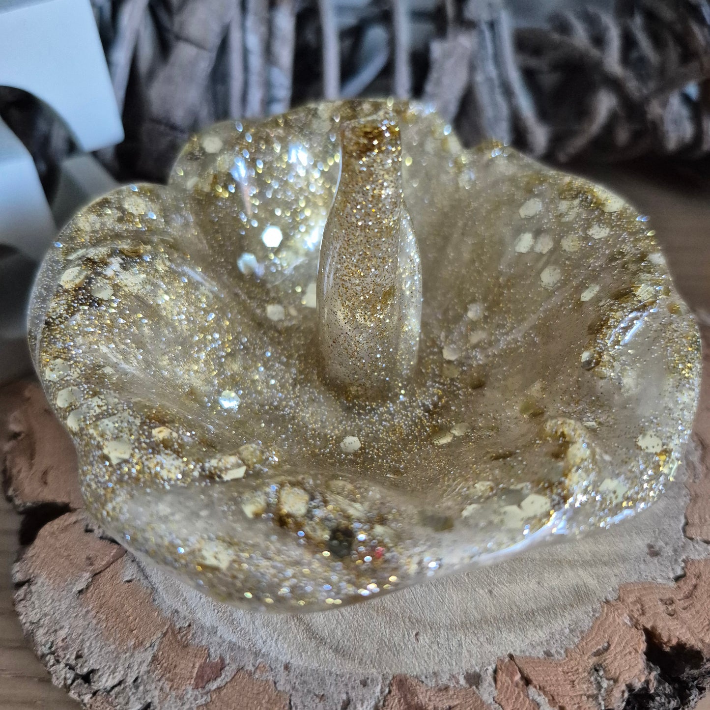 Resin Rose Ring Holder - Golden Syrup Sponge