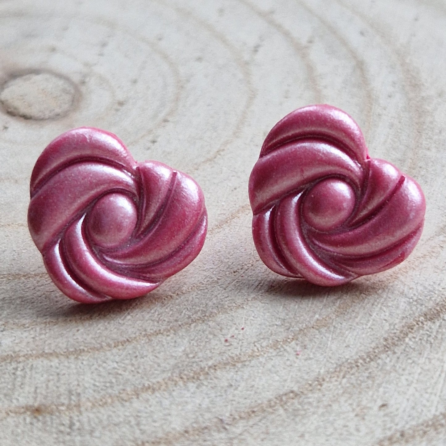 Clay Swirl Heart Stud Earrings - Raspberry Pearl